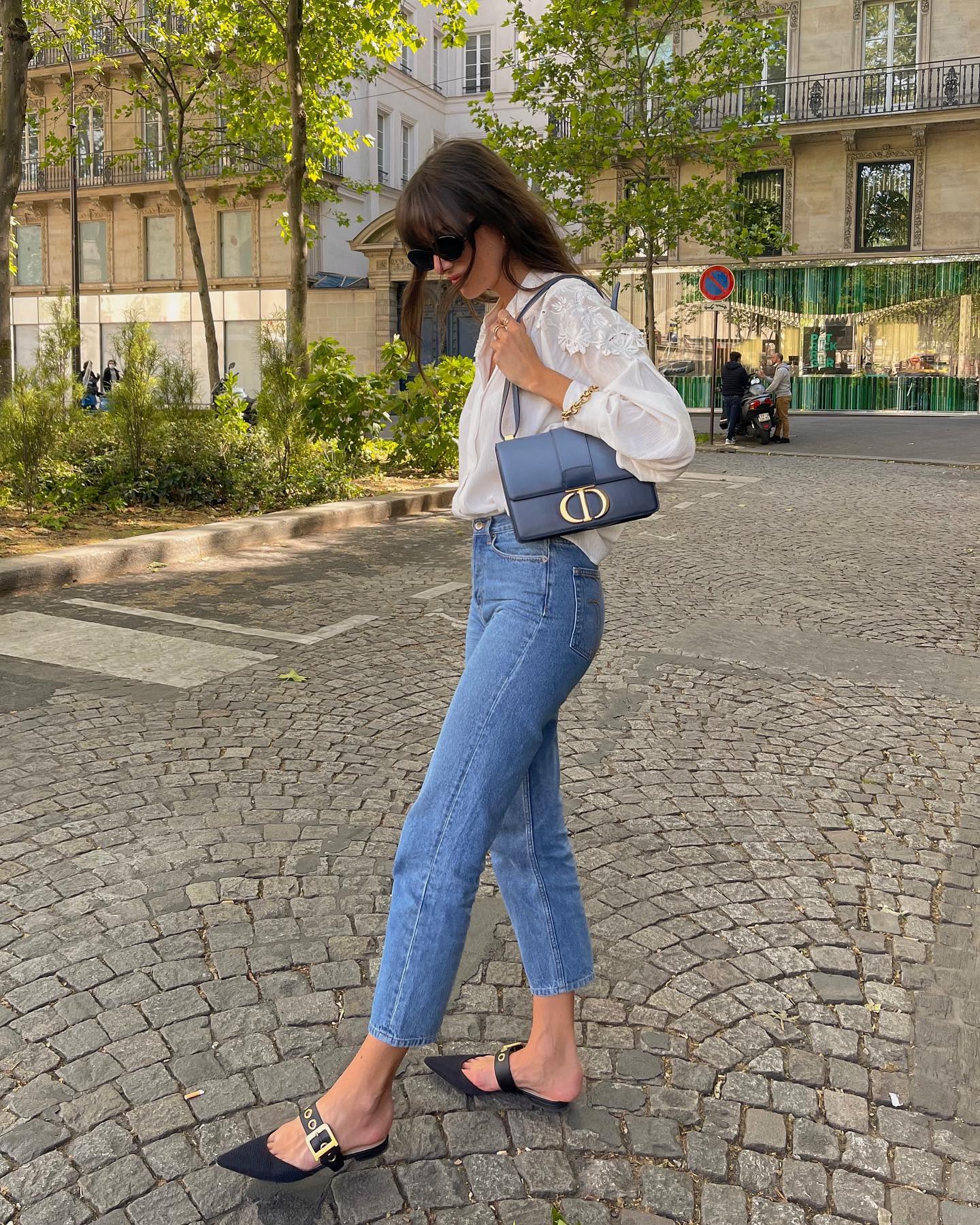 Quý cô người Pháp diện quần jeans ống đứng xuyên mùa hè, gợi ý 11 cách mặc siêu hợp nàng 30 - Ảnh 3. Quý cô người Pháp diện quần jeans ống đứng xuyên mùa hè, gợi ý 11 cách mặc siêu hợp nàng 30 - Ảnh 3.