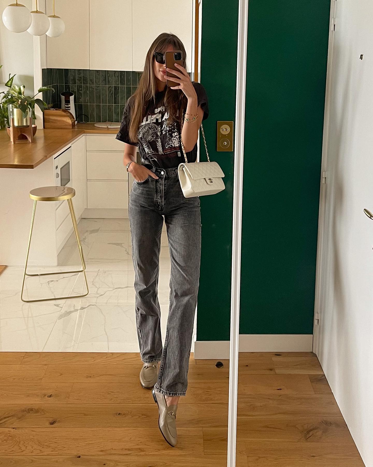 Quý cô người Pháp diện quần jeans ống đứng xuyên mùa hè, gợi ý 11 cách mặc siêu hợp nàng 30 - Ảnh 9. Quý cô người Pháp diện quần jeans ống đứng xuyên mùa hè, gợi ý 11 cách mặc siêu hợp nàng 30 - Ảnh 9.