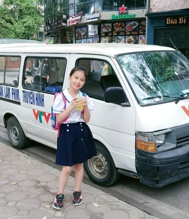 Sao nhí vũ trụ phim VTV: 'Biến hóa' phong cách của Bé Sam - 'Con gái' Hồng Đăng trong 'Thương ngày nắng về' - Ảnh 3. Sao nhí vũ trụ phim VTV: 'Biến hóa' phong cách của Bé Sam - 'Con gái' Hồng Đăng trong 'Thương ngày nắng về' - Ảnh 3.