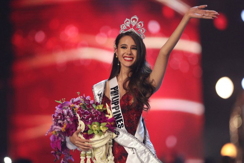 Catriona Gray mặc đồ tắm đi dã ngoại vẫn đẹp chuẩn đẳng cấp Vũ Trụ - Ảnh 1. Catriona Gray mặc đồ tắm đi dã ngoại vẫn đẹp chuẩn đẳng cấp Vũ Trụ - Ảnh 1.