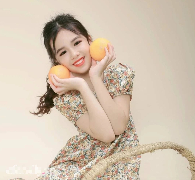 Sao nhí vũ trụ phim VTV: 'Biến hóa' phong cách của Bé Sam - 'Con gái' Hồng Đăng trong 'Thương ngày nắng về' - Ảnh 7. Sao nhí vũ trụ phim VTV: 'Biến hóa' phong cách của Bé Sam - 'Con gái' Hồng Đăng trong 'Thương ngày nắng về' - Ảnh 7.