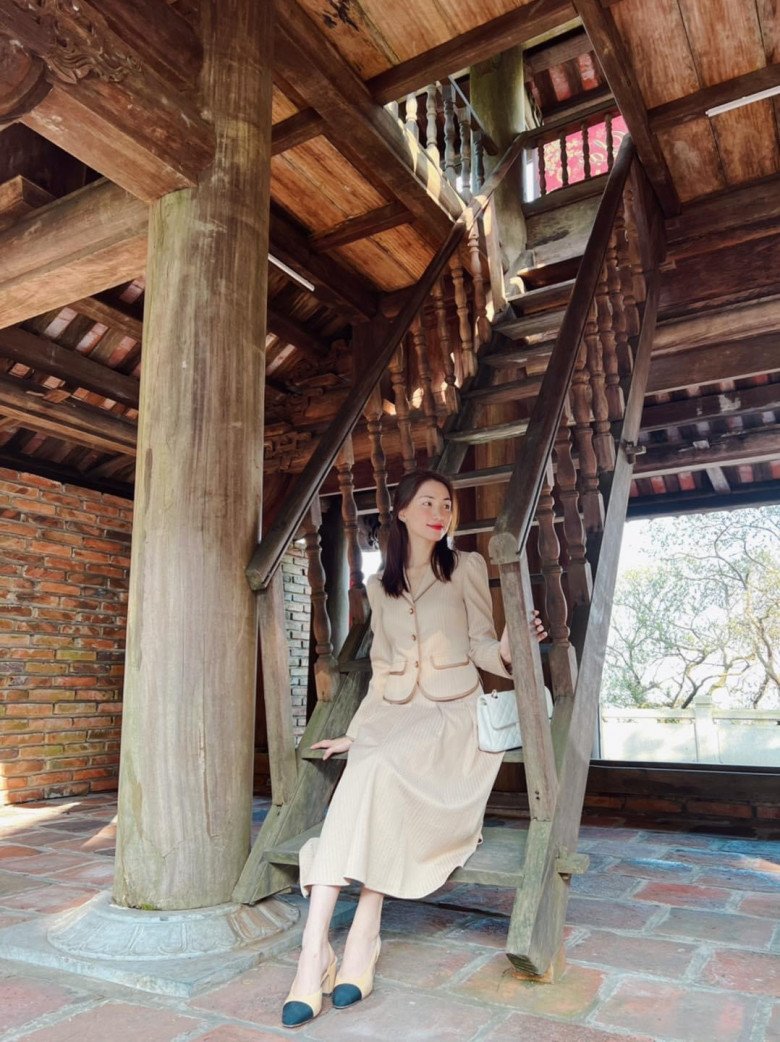 Hòa Minzy vừa qua tuổi mới đã làm nóng mạng xã hội bằng bộ đồ tắm đầy hoa lá - Ảnh 6. Hòa Minzy vừa qua tuổi mới đã làm nóng mạng xã hội bằng bộ đồ tắm đầy hoa lá - Ảnh 6.