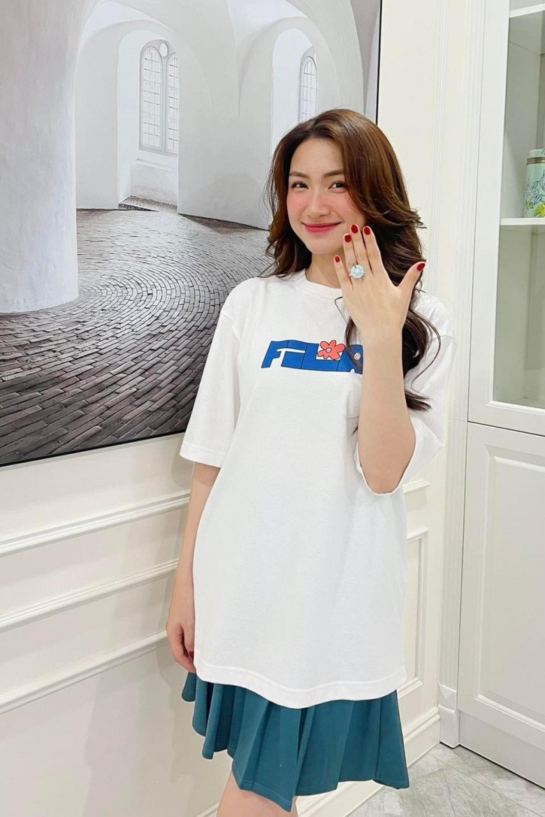 Hòa Minzy vừa qua tuổi mới đã làm nóng mạng xã hội bằng bộ đồ tắm đầy hoa lá - Ảnh 5. Hòa Minzy vừa qua tuổi mới đã làm nóng mạng xã hội bằng bộ đồ tắm đầy hoa lá - Ảnh 5.