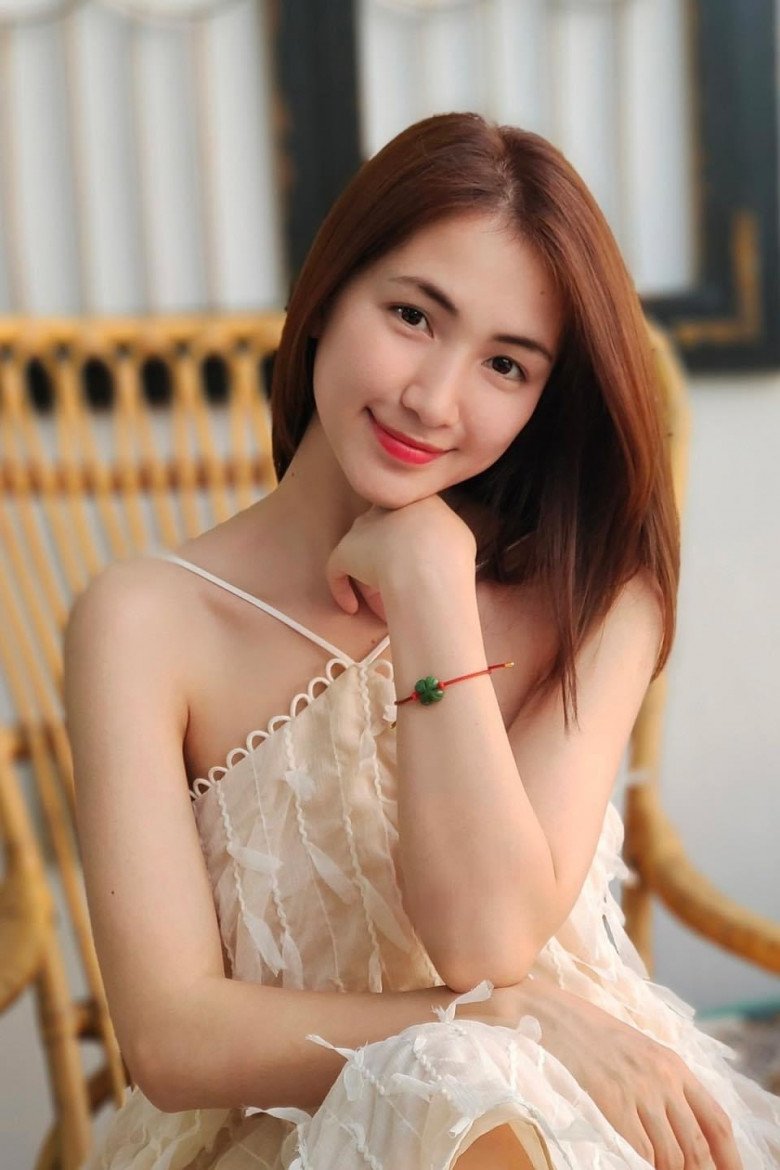 Hòa Minzy vừa qua tuổi mới đã làm nóng mạng xã hội bằng bộ đồ tắm đầy hoa lá - Ảnh 4. Hòa Minzy vừa qua tuổi mới đã làm nóng mạng xã hội bằng bộ đồ tắm đầy hoa lá - Ảnh 4.