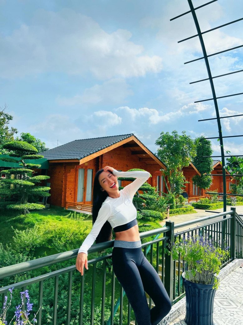 Người đẹp Sài Thành đẩy tạ 100kg quyết tâm giành vương miện Hoa hậu hoàn vũ - Ảnh 4. Người đẹp Sài Thành đẩy tạ 100kg quyết tâm giành vương miện Hoa hậu hoàn vũ - Ảnh 4.