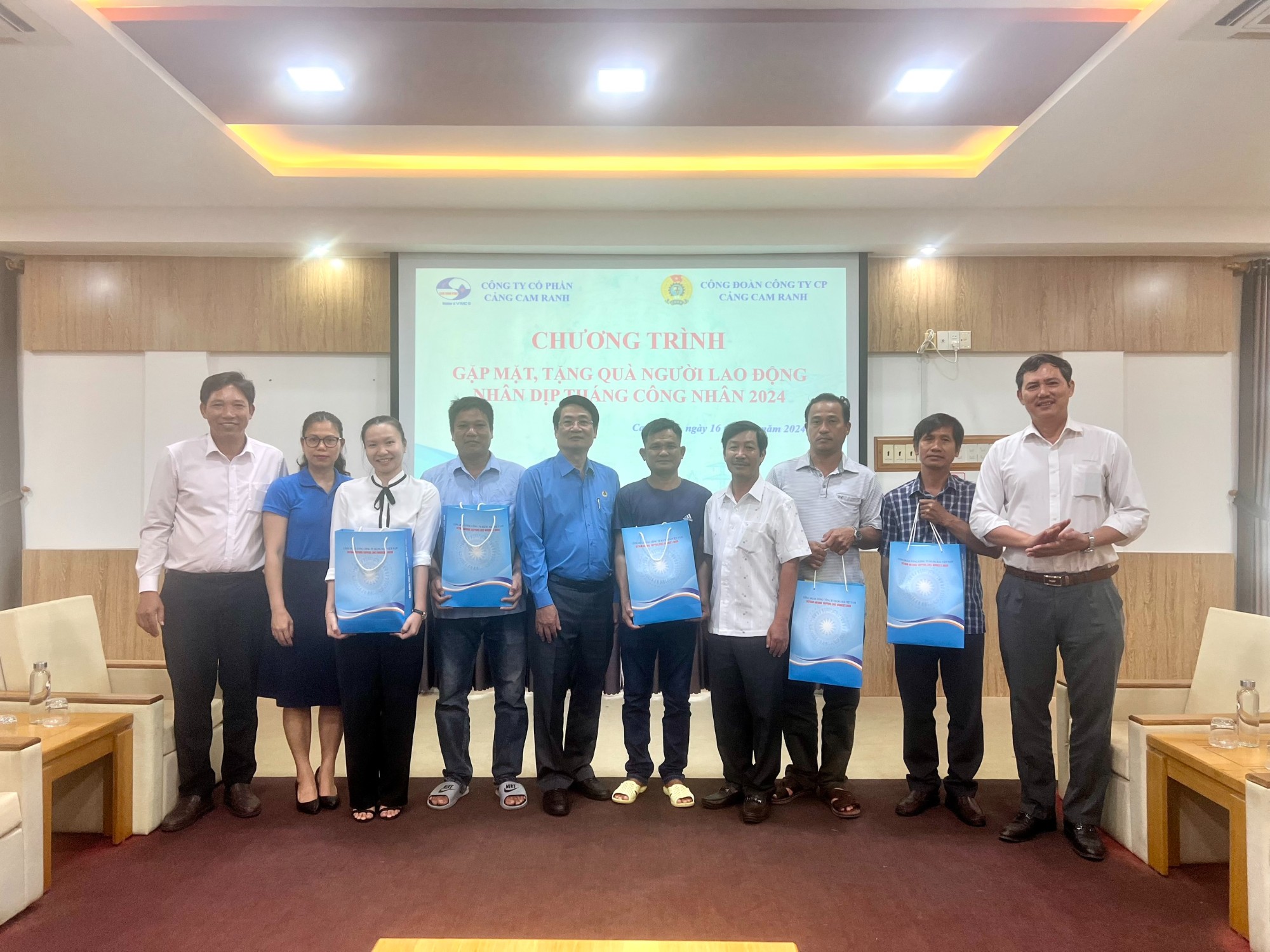 Gặp mặt, tặng quà cho đoàn viên, người lao động nhân dịp Tháng Công nhân năm 2024